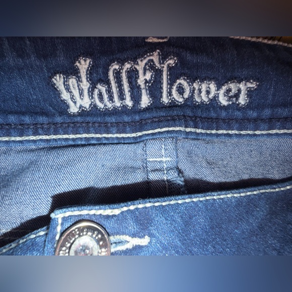 Women’s plus size 20 wallflower capris - Picture 8 of 9